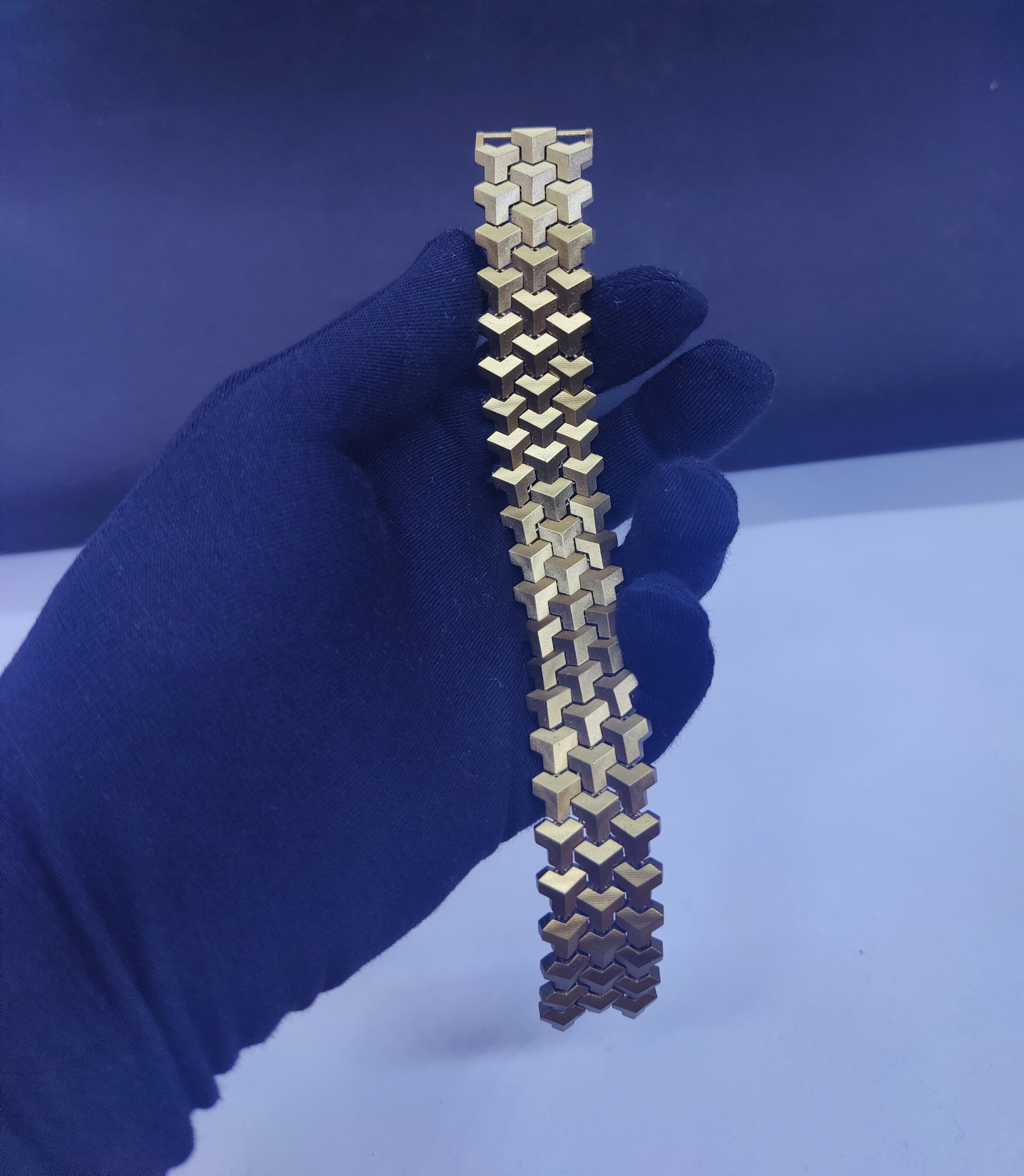 LAKREY honeycomb bracelet in gold metallic - Y-glyph chainmail weave in the Goyard style