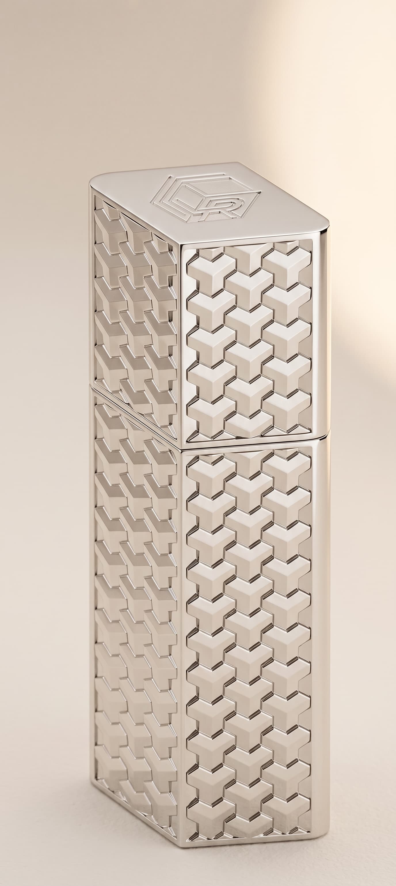 LAKREY atomizer - Goyard-style weave relief close-up